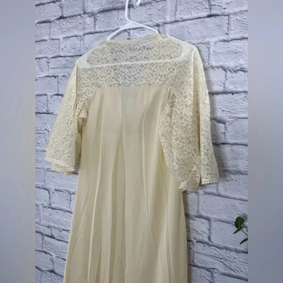 Vintage 70s beautiful cream duster - Picture 5 of 5